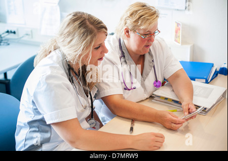 Krankenhaus Krankenpflege treffen Stockfoto