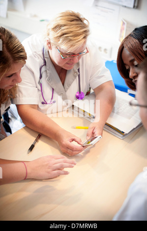 Krankenhaus Krankenpflege treffen Stockfoto
