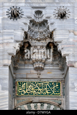 Segment der Fassade der Beyazit-Moschee in Istanbul, Türkei. Stockfoto