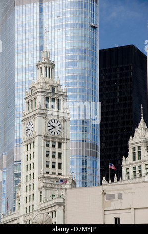 Illinois, Chicago. Historic Wrigley Building Uhrturm, c. 1920, befindet sich auf der Magnificent Mile. Stockfoto