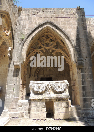 BELLAPAIS Abtei, Nord-Zypern mit römischen Sarg. Foto Tony Gale Stockfoto