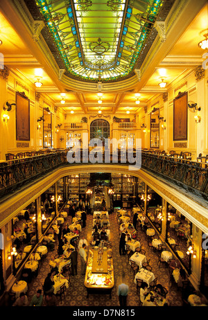 Confeitaria Colombo, traditionelle Konditorei und Restaurant in der Innenstadt von Rio De Janeiro, Brasilien. Jugendstil-Architektur. Stockfoto