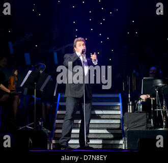 Bristol UK. 9. Mai 2013. Bild von: Charlie Bryan Michael Ball an der Colston Hall-Bristol während seiner bundesweiten Tour durchführen.    Bildnachweis: Charlie Bryan Alamy Live News Stockfoto