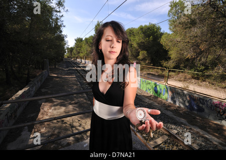 Close-up Portrait einer jungen Frau mit einem Fantasie-Uhr Stockfoto