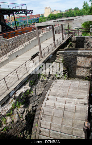 Rochester, New York. Historische Brown Rennen und Triphammer schmieden Waterwheel, c. 1816. Stockfoto