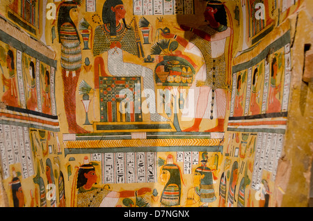 Ohio, Cleveland. Das Cleveland Museum of Art. Malte innen Detail des ägyptischen Sarg der Nesykhonsu, c. 976-889 v. Chr. Stockfoto