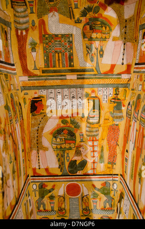 Ohio, Cleveland. Das Cleveland Museum of Art. Malte innen Detail des ägyptischen Sarg der Nesykhonsu, c. 976-889 v. Chr. Stockfoto