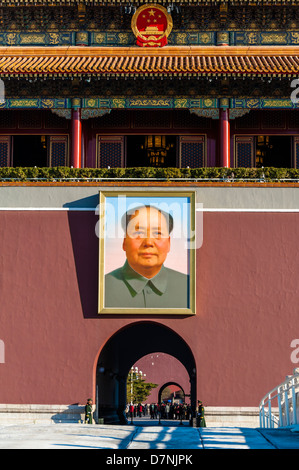 Tiananmen-Turm mit Mao Zedongs Bild auf Sie Stockfoto