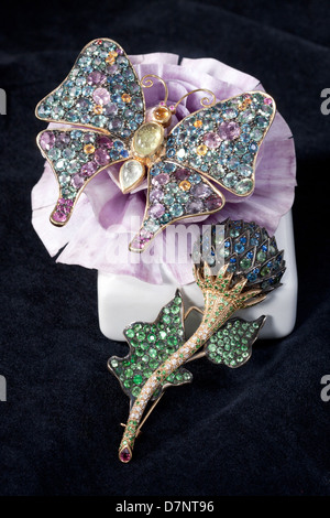 Eine Luxus-Schmetterling-Brosche von Diamant- und Edelstein verziert Stockfoto
