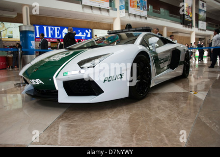 Dubai Polizei Lamborghini Aventador LP700-4 Coupe Streifenwagen Stockfoto