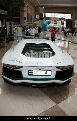 Dubai Polizei Lamborghini Aventador LP700-4 Coupe Streifenwagen Stockfoto