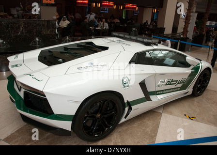 Dubai Polizei Lamborghini Aventador LP700-4 Coupe Streifenwagen Stockfoto