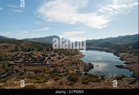 Das Dorf Triollo, neben Reservoir Camporredondo, Palencia, Spanien Stockfoto