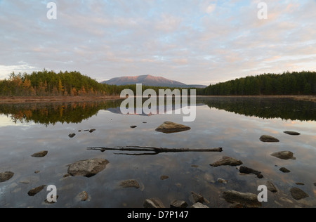 Sonnenuntergang in der Nähe von Mount Katahdin in Maine. Stockfoto