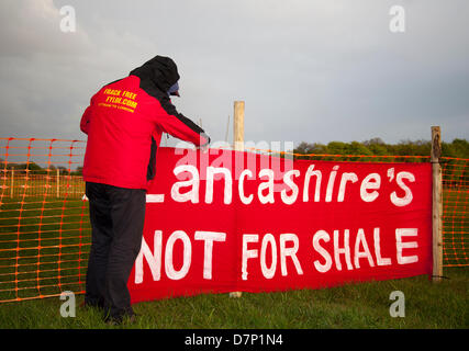 Southport, England 10. Mai 2013.  Camp Frack ein Wochenende Aktivität gegen Fracking & andere Energieformen Extreme 2. Die Veranstaltung organisiert von einem Bündnis aus lokaler und nationaler Anti-Fracking, Trades Union und Umweltgruppen einschließlich Kampagne gegen Klimawandel, REAF, RAFF, FFF, Merseyside gegen Fracking, Freunde der Erde & Gtr Manchester Assoc. der Gewerkschaft Räte, Frack ab.  Im September 2011 organisierte Gruppen Camp Frack (1) Protest gegen Pläne von Cuadrilla Resources für Shale Gas zu bohren. Stockfoto