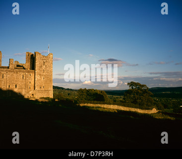 Die von Bolton Castle am frühen Abend Wensleydale Yorkshire Dales National Park Yorkshire England Halten Stockfoto