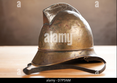 Vintage Messing antik Feuerwehrhelm Stockfoto