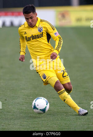 Columbus, OH, USA - 11. Mai 2013: Columbus Crew Jairo Arrieta (25) bewegt sich den Ball während der Major League Soccer-Match zwischen die Colorado Rapids und die Columbus Crew bei Columbus Crew Stadium in Columbus, OH, USA. Cal-Sport Media/Alamy Live-Nachrichten Stockfoto