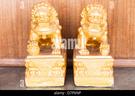 Im chinesischen Stil Figur paar goldene singha Stockfoto
