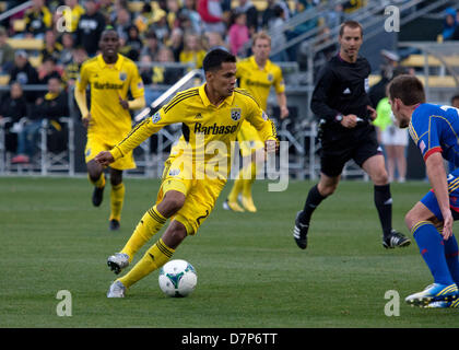 Columbus, OH, USA - 11. Mai 2013: Columbus Crew Jairo Arrieta (25) spielt den Ball in der Major League Soccer-Match zwischen die Colorado Rapids und die Columbus Crew bei Columbus Crew Stadium in Columbus, OH, USA. Cal-Sport Media/Alamy Live-Nachrichten Stockfoto