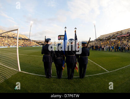 Columbus, OH, USA - 11. Mai 2013: Wright-Patterson Air Force Base Color Guard nimmt das Feld vor der Major League Soccer-Match zwischen die Colorado Rapids und die Columbus Crew bei Columbus Crew Stadium in Columbus, OH, USA. Cal-Sport Media/Alamy Live-Nachrichten Stockfoto