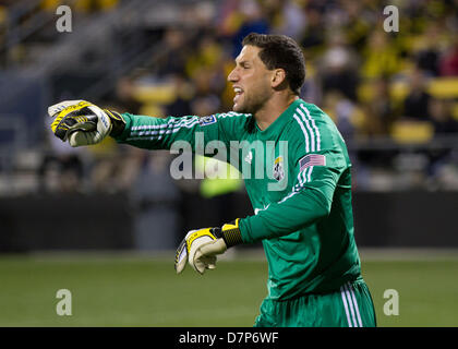 Columbus, OH, USA - 11. Mai 2013: Columbus Crew Torhüter Andy Gruenebaum (30) zu seinem Teamkollegen während der Major League Soccer-Match zwischen die Colorado Rapids und die Columbus Crew bei Columbus Crew Stadium in Columbus, OH, USA schreit. Cal-Sport Media/Alamy Live-Nachrichten Stockfoto