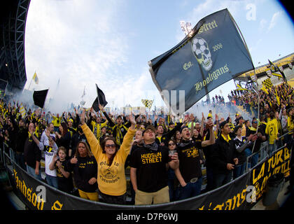 Columbus, OH, USA - 11. Mai 2013: Fans Chant für die Columbus Crew in der Major League Soccer-Match zwischen die Colorado Rapids und die Columbus Crew bei Columbus Crew Stadium in Columbus, OH, USA. Cal-Sport Media/Alamy Live-Nachrichten Stockfoto