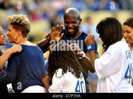 Los Angeles, CA. 11. Mai 2013. Schauspieler Terry Crews mit seiner Familie vor dem Hauptliga-Baseball-Spiel zwischen den Los Angeles Dodgers und das Miami Marlins im Dodger Stadium... Louis Lopez/CSM/Alamy Live-Nachrichten Stockfoto