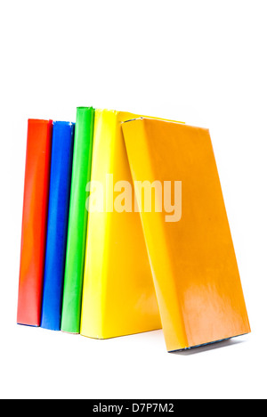 Bunte echte Bücher auf weißem Hintergrund Stockfoto