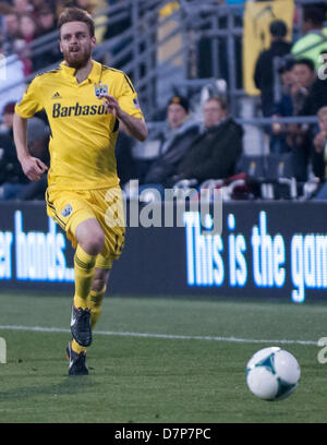 Columbus, Ohio. 11. Mai 2013. Eddie Gaven (12) von der Columbus Crew dribbelt in die Crew 0: 2-Niederlage nach Colorado. Brent Clark/Alamy Live-Nachrichten Stockfoto