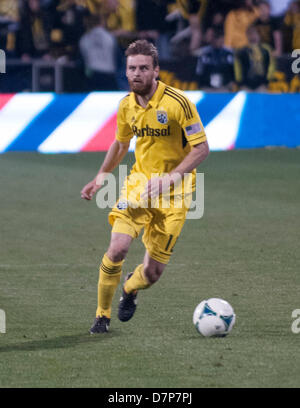 Columbus, Ohio. 11. Mai 2013. Eddie Gaven (12) von der Columbus Crew dribbelt in die Crew 0: 2-Niederlage nach Colorado. Brent Clark/Alamy Live-Nachrichten Stockfoto