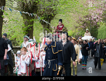 Maifeiertag-Prozession in Randwick Gloucestershire, England. Stockfoto