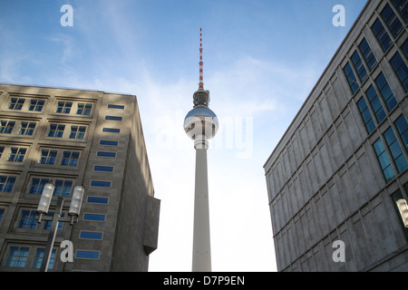 Fernsehturm in Berlin "Berliner Fernsehturm" anzeigen vom Alexanderplatz entfernt Stockfoto