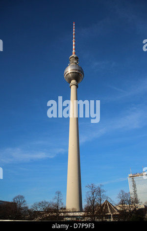 Fernsehturm in Berlin "Berliner Fernsehturm" anzeigen vom Alexanderplatz entfernt Stockfoto