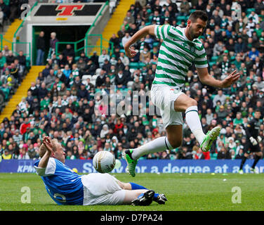 Glasgow, Schottland, 11. Mai 2013. Joe Ledley Hürden Steven Anderson während der Scottish Premier League-Spiel zwischen Celtic Glasgow und St. Johnstone von Celtic Park. Aktion Plus Sport Bilder/Alamy Live-Nachrichten Stockfoto