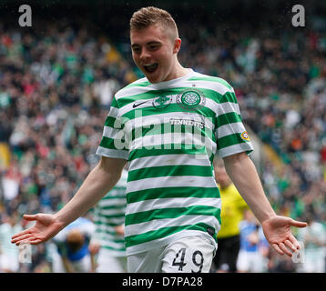 Glasgow, Schottland, 11. Mai 2013. James Forrest feiert sein Tor in der Scottish Premier League-Spiel zwischen Celtic Glasgow und St. Johnstone von Celtic Park. Aktion Plus Sport Bilder/Alamy Live-Nachrichten Stockfoto