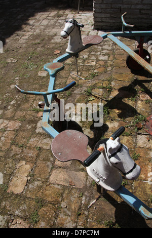 alten Kreisverkehr Fahrt in Spielplatz am Bauernhof in der Nähe von Rom Italien Stockfoto