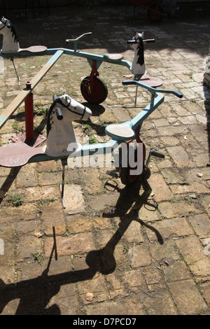 alten Kreisverkehr Fahrt in Spielplatz am Bauernhof in der Nähe von Rom Italien Stockfoto