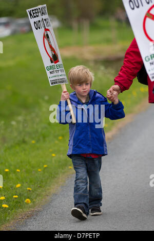 Southport, England 12. Mai 2013. Camp-Frack-2 (CampFrack2) eine breite Koalition von Anti-Fracking und ökologische Gruppen in der Nord-West, darunter Mitglieder der Ribble Mündung gegen Fracking, Residents Vorgehen gegen Fylde Fracking, Frack kostenlose Fylde, Merseyside gegen Fracking, Friends of the Earth und größere Manchester Association of Trades Union Councils. Ein Wochenende voller Aktivität gegen Fracking und andere Formen der extremen Energie. Stockfoto