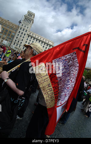 Barcelona, Spanien. 12. Mai 2013. Zweiter Jahrestag des 15-M "(15. Mai 2010) beim Catalunya Platz von Barcelona wurde von"Indignados"(Menschen gegen Haushaltskürzungen) besetzt. Heute Abend wäre eine große Demonstration in den Straßen. FCO Javier Martín/Alamy Rivas Live-Nachrichten Stockfoto