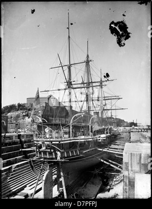 Drei-Mast-Segelschiff im Trockendock Stockfoto