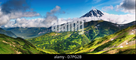 Bergpanorama mit erloschenen Vulkan Stockfoto