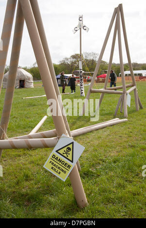 Southport, England 12. Mai 2013.  Camp Frack ein Wochenende Aktivität gegen Fracking & andere Energieformen Extreme 2. Die Veranstaltung organisiert von einem Bündnis aus lokaler und nationaler Anti-Fracking, Trades Union und Umweltgruppen einschließlich Kampagne gegen Klimawandel, REAF, RAFF, FFF, Merseyside gegen Fracking, Freunde der Erde & Gtr Manchester Assoc. der Gewerkschaft Räte, Frack ab.  Im September 2011 organisierte Gruppen Camp Frack (1) Protest gegen Pläne von Cuadrilla Resources für Shale Gas zu bohren. Conrad Elias/Alamy Live-Nachrichten Stockfoto