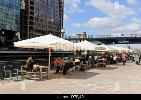 Restaurant in Reuters Plaza, Canary Wharf, London, England, Vereinigtes Königreich. Stockfoto