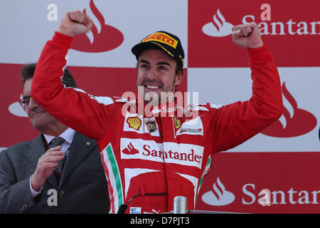 Montmelo, Spanien. 12. Mai 2013. Sieger des Rennens Fernando Alonso (ESP), feiert Scuderia Ferrari auf dem Podium - Formel 1 World Championship 2013 - Runde 05 am Circuit de Catalunya, Barcelona, SpainDPA/Alamy Live News Stockfoto