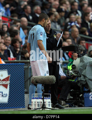 FA-Cup-Finale - Manchester City gegen Wigan Athletic Wembley Stadium, London, UK 11. Mai 2013 Manchester City-Co-Trainer David Platt gibt Anweisungen zu Jack Rodwell (MC). * Dieses Bild ist nur zu redaktionellen Zwecken * Pic: Paul Marriott Photography Stockfoto