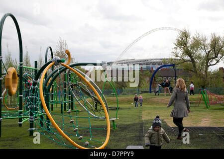 London, UK. 11. Mai 2013. Ansicht des Wembley-Stadion einen neuen Park in London. Stockfoto