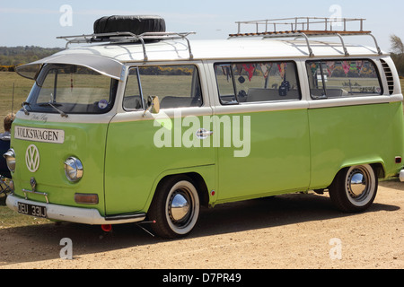 New Forest, Hampshire, England, 5. Mai 2013: Camping in einer Retro Vintage Camper im neuen Wald in Hampshire, England, 5. Mai 2013 Stockfoto