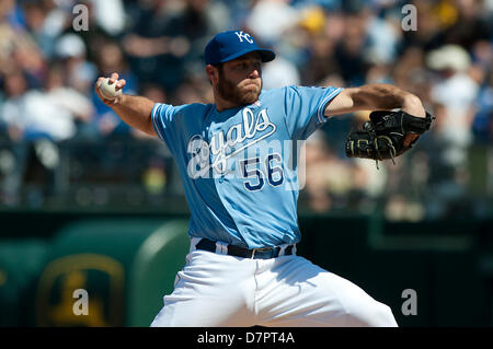 12. Mai 2013 - Kansas City, MO, USA - Kansas City Royals Entlastung Krug Greg Holland #56 wirft den Ball in der neunten Inning im Spiel zwischen den New York Yankees und die Kansas City Royals im Kauffman Stadium in Kansas City, MO am 12. Mai 2013. Stockfoto
