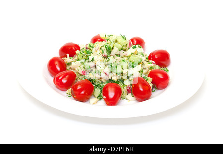 Salat mit Cherry-Tomaten, Kartoffeln, Eiern, Closeup auf weißem Hintergrund Stockfoto